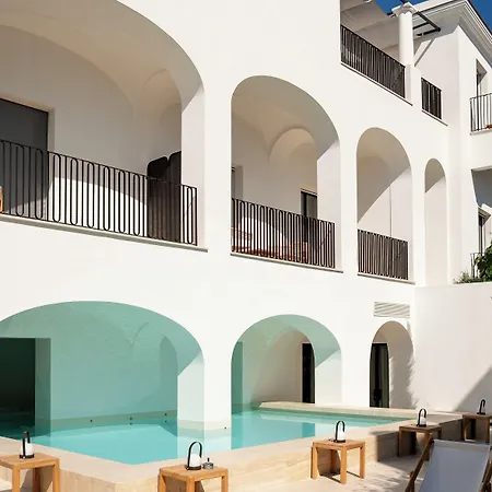 מלון Certosa Boutique 5*