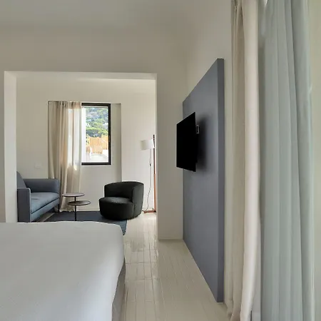 Certosa Boutique קאפרי